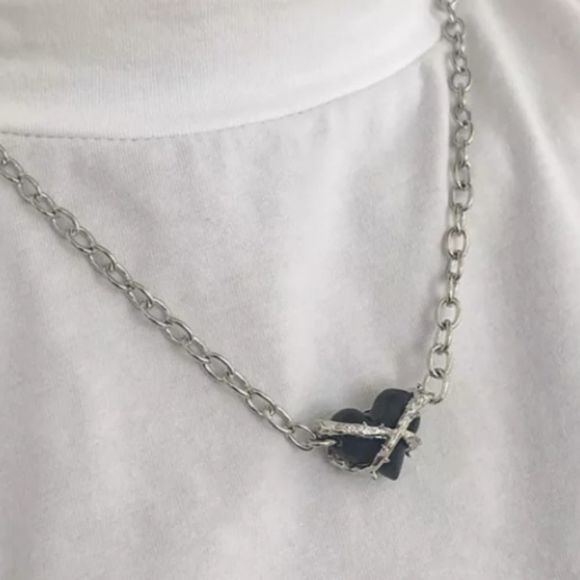 Silver titanium onyx heart barbed wire goth punk necklace new - Picture 2 of 4